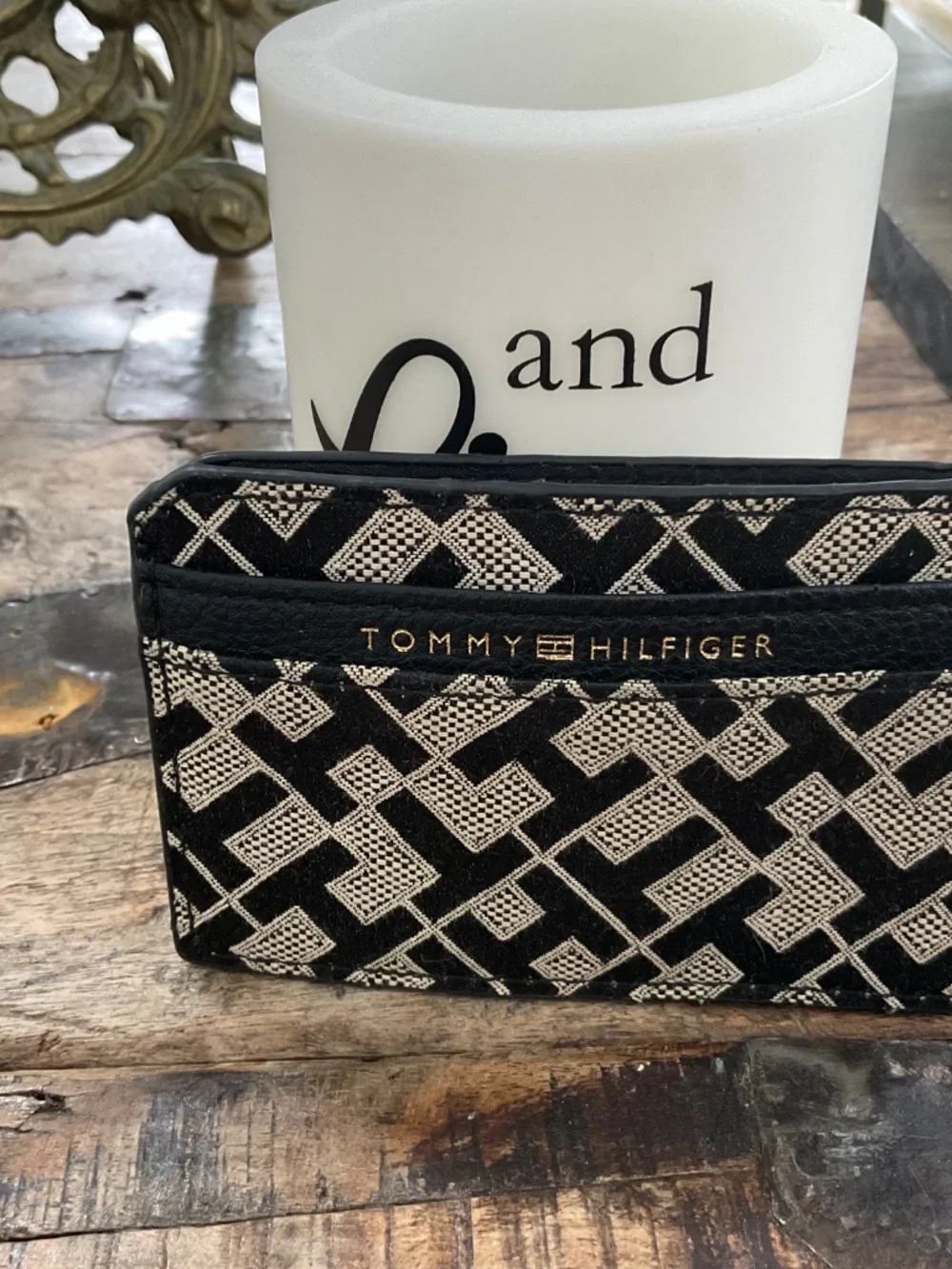 Tommy Hilfiger black card holder